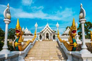 thailand in der stadt krabi ist der wat kaew tempel eines der vielen kulturellen sehenswucc88rdigkeiten thailand kotangens stock adobe com 1200x800